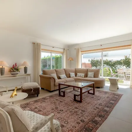 Magnifica Moradia V4 프라이아델레이